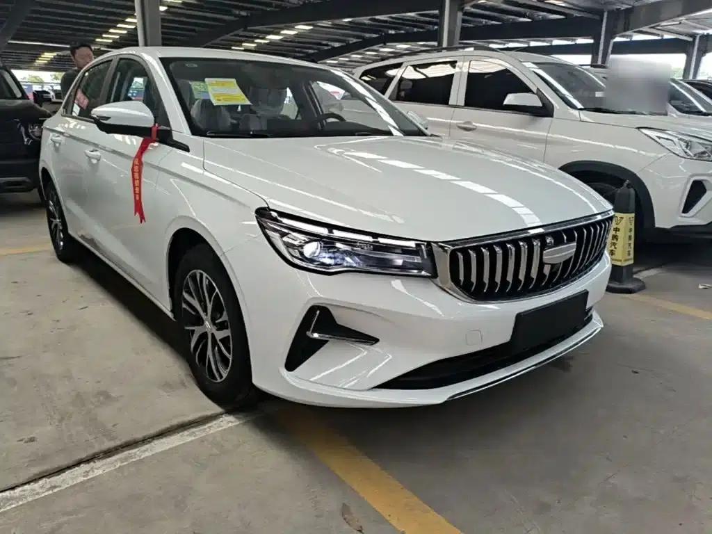 Geely Emgrand 2026 4 Millionth Anniversary Edition 1.5L CVT Superior Model — миниатюра 4