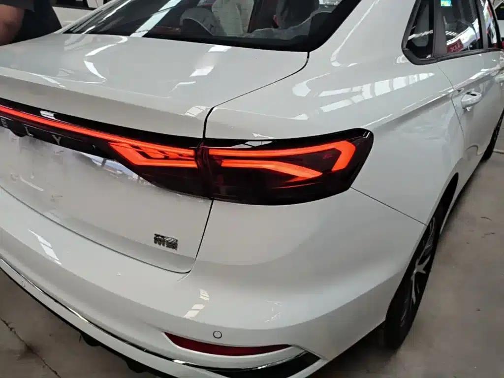 Geely Emgrand 2026 4 Millionth Anniversary Edition 1.5L CVT Superior Model — миниатюра 8