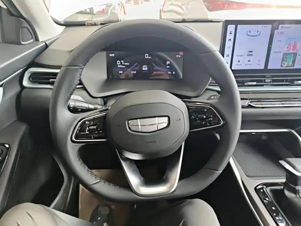 Geely Emgrand 2026 4 Millionth Anniversary Edition 1.5L CVT Superior Model — миниатюра 11