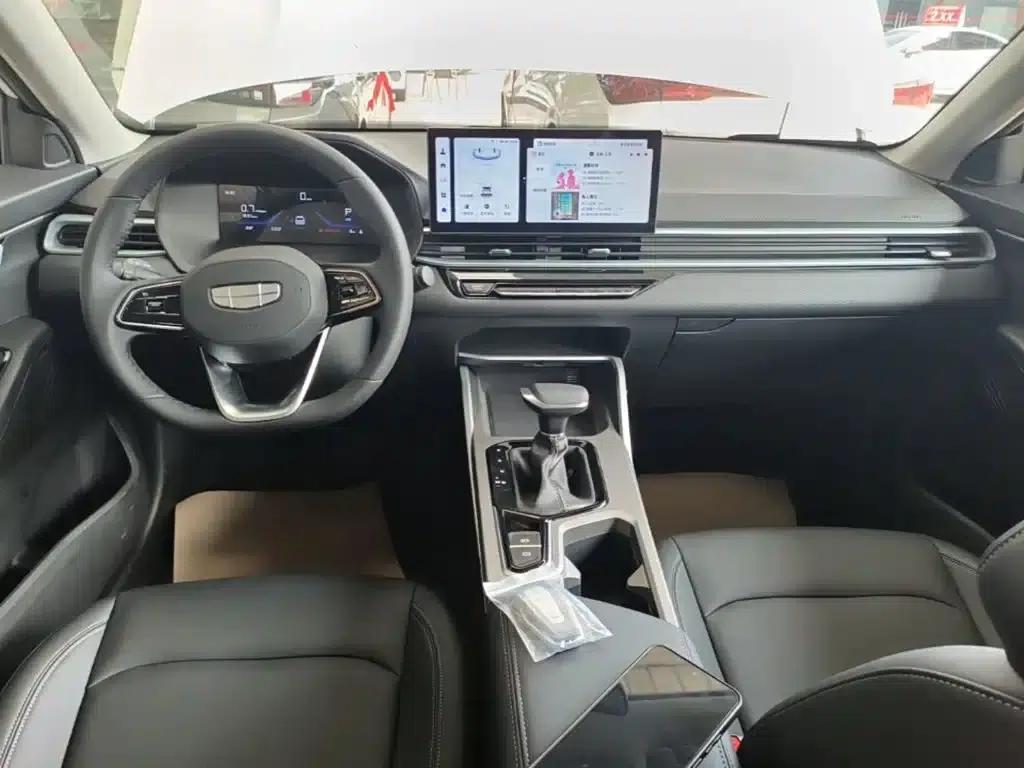 Geely Emgrand 2026 4 Millionth Anniversary Edition 1.5L CVT Superior Model — миниатюра 13
