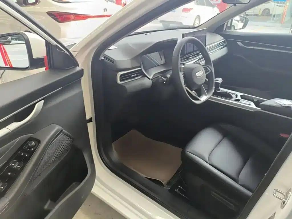Geely Emgrand 2026 4 Millionth Anniversary Edition 1.5L CVT Superior Model — миниатюра 16
