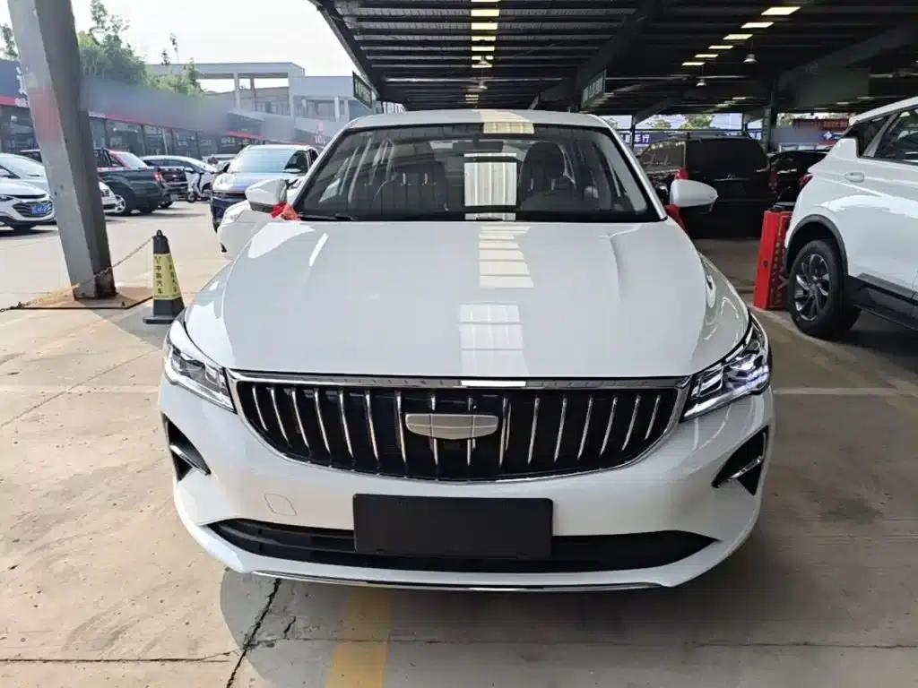 Geely Emgrand 2026 4 Millionth Anniversary Edition 1.5L CVT Superior Model — миниатюра 3