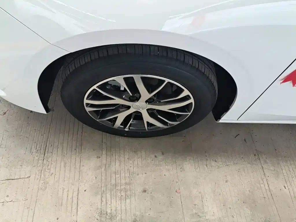 Geely Emgrand 2026 4 Millionth Anniversary Edition 1.5L CVT Superior Model — миниатюра 23