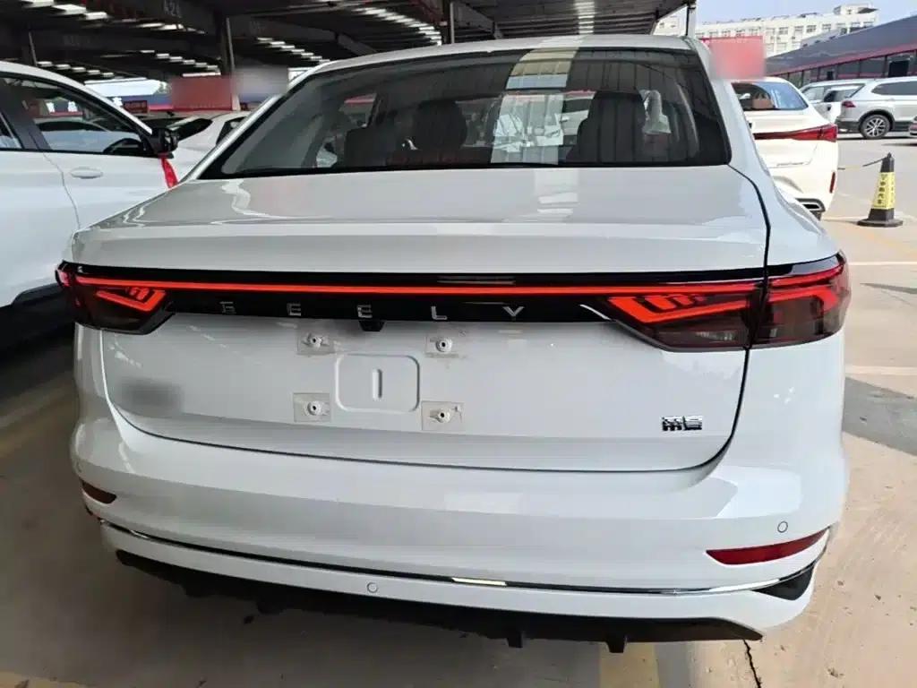 Geely Emgrand 2026 4 Millionth Anniversary Edition 1.5L CVT Superior Model — миниатюра 6