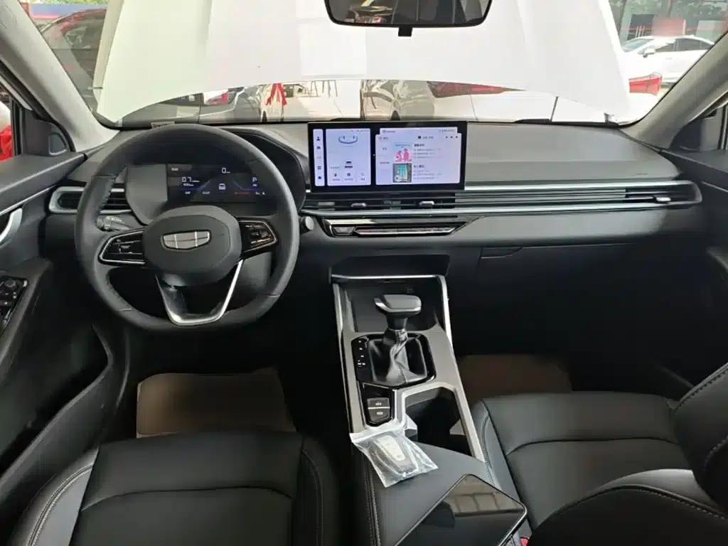 Geely Emgrand 2026 4 Millionth Anniversary Edition 1.5L CVT Superior Model — миниатюра 10