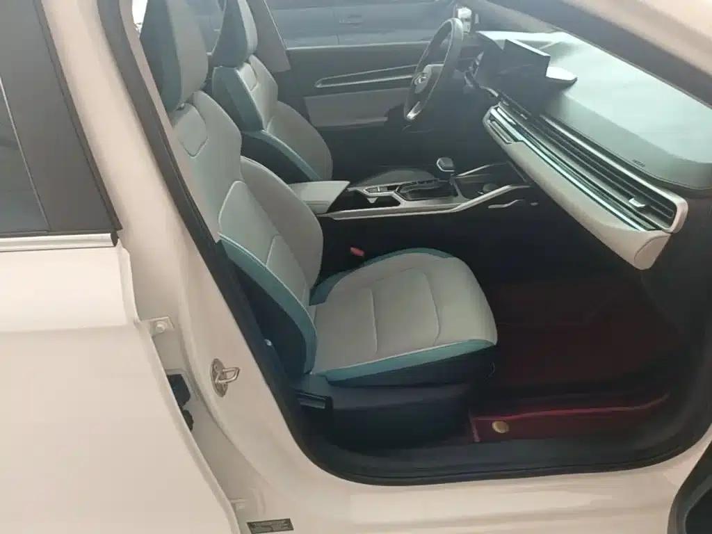 Geely Emgrand 2023 4th Generation Champion Edition 1.5L CVT Flagship Model — миниатюра 25
