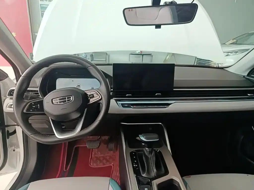 Geely Emgrand 2023 4th Generation Champion Edition 1.5L CVT Flagship Model — миниатюра 10
