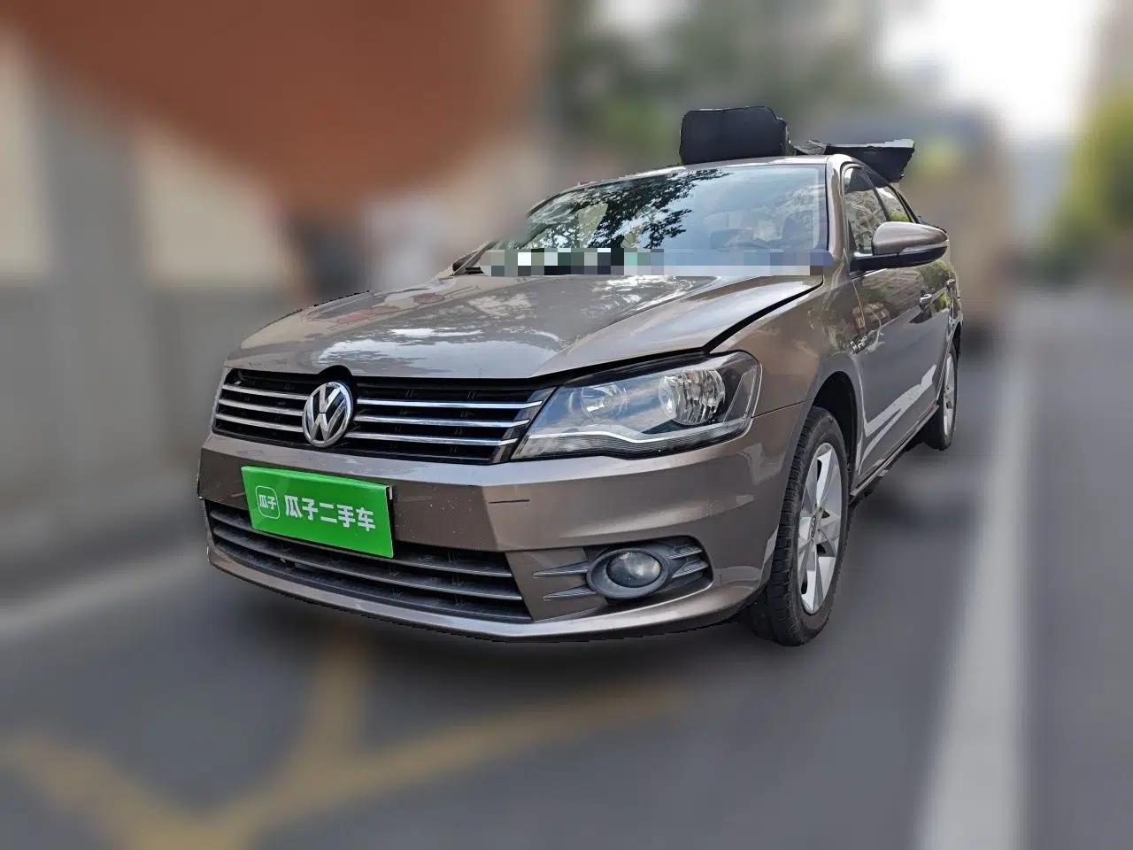 Volkswagen Bora 2013 1.6L Manual Comfort Model — миниатюра 1