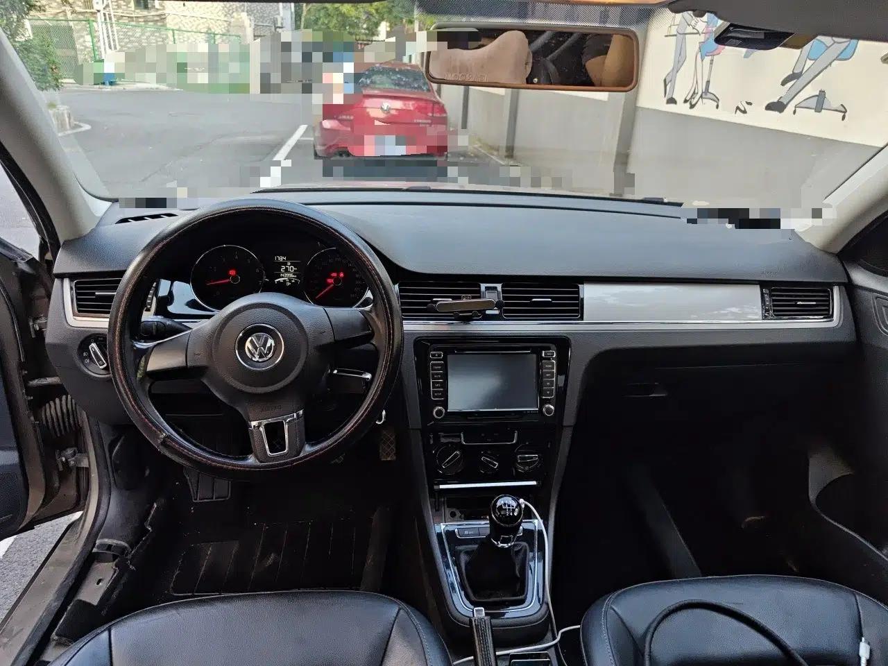 Volkswagen Bora 2013 1.6L Manual Comfort Model — миниатюра 9