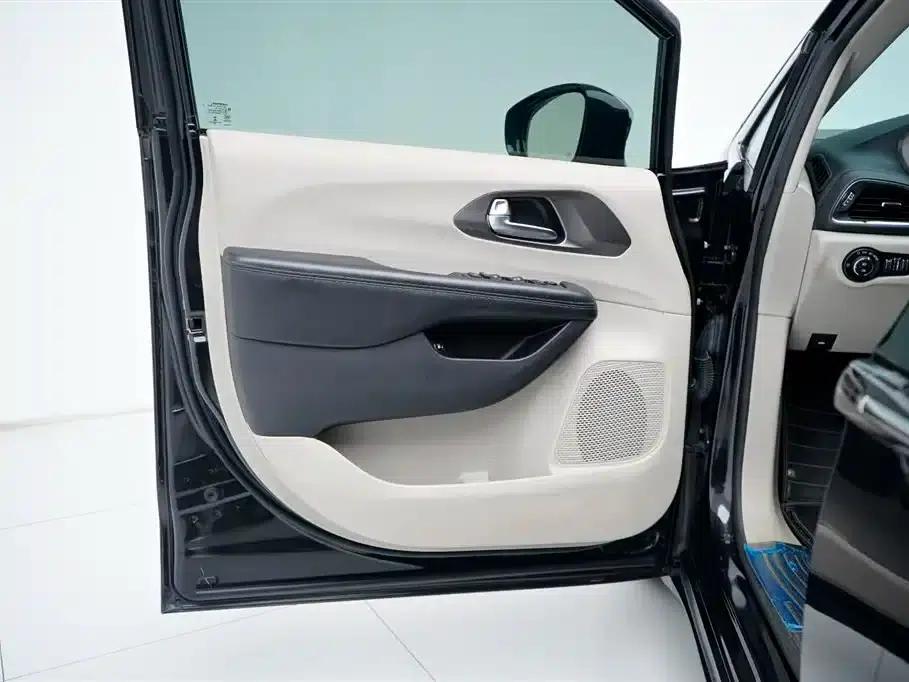 2018 Chrysler Grand Voyager PHEV (Imported) 3.6L Plug-in Hybrid — миниатюра 14