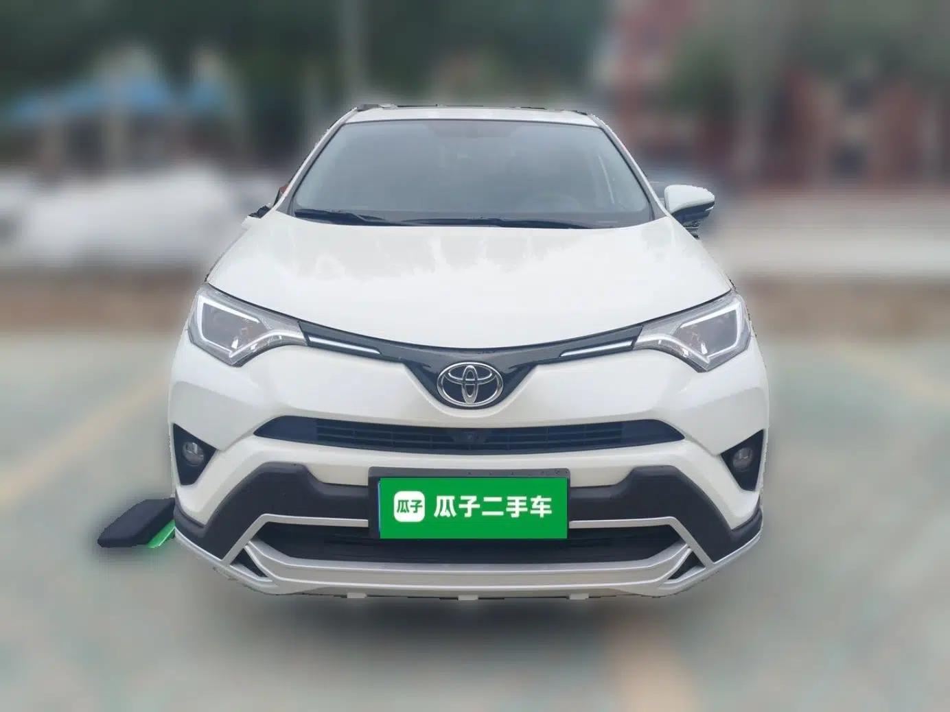 Toyota RAV4 2019 2.0L CVT Two-Wheel Drive Luxury Version China VI Standard — миниатюра 2