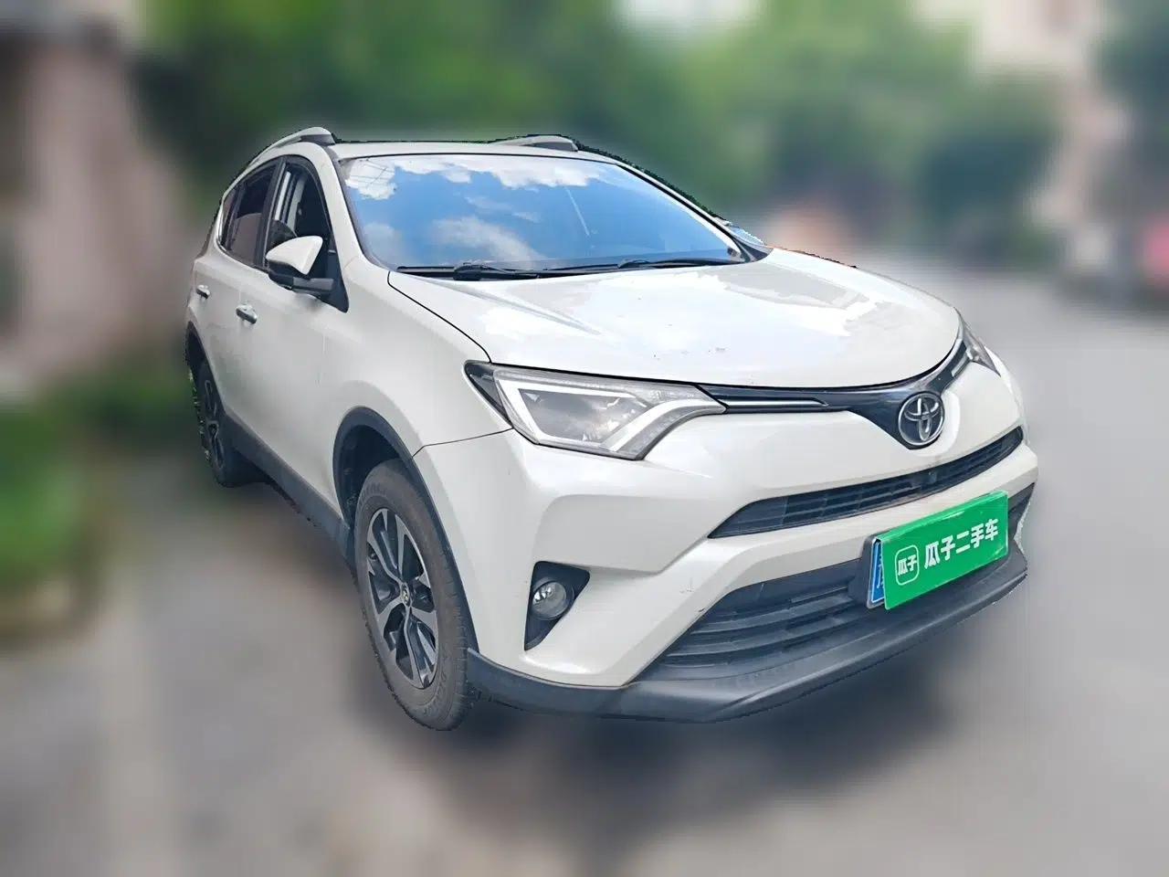 Toyota RAV4 2016 2.0L CVT Two-Wheel Drive Fashion Edition China V Standard — миниатюра 3