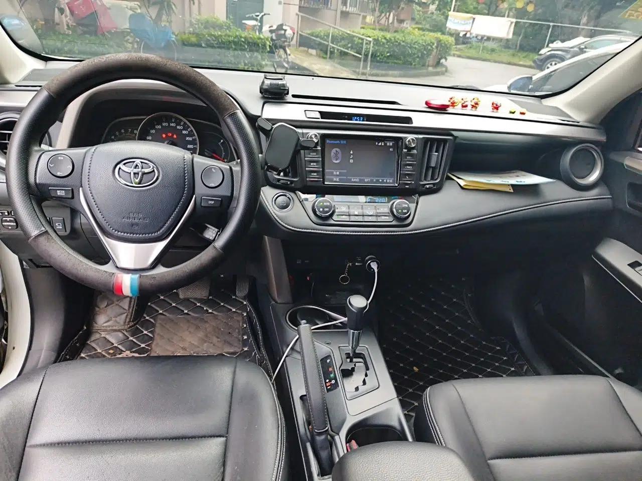 Toyota RAV4 2016 2.0L CVT Two-Wheel Drive Fashion Edition China V Standard — миниатюра 9