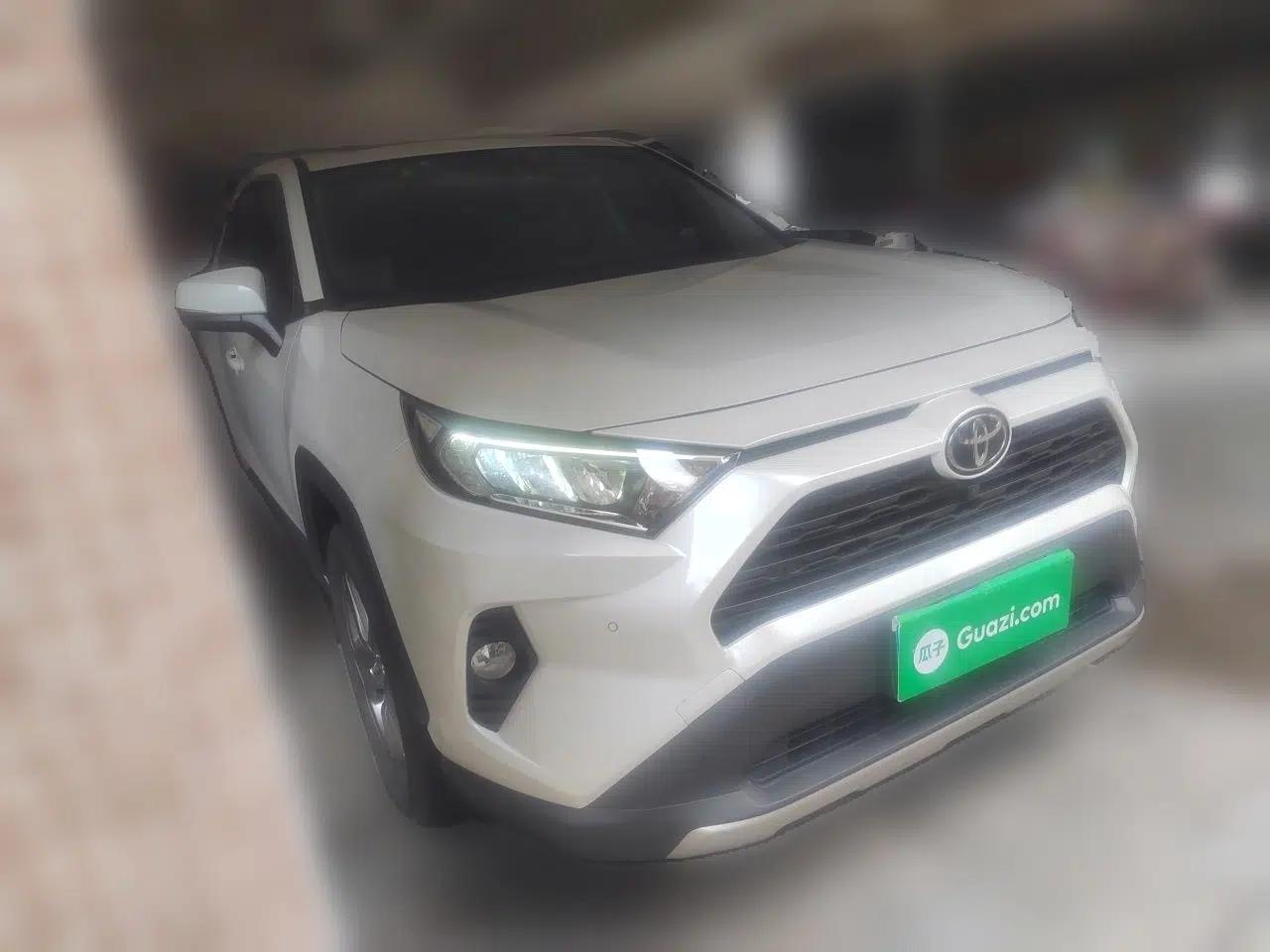 Toyota RAV4 2022 2.0L CVT Two-Wheel Drive Fashion Plus Edition — миниатюра 3