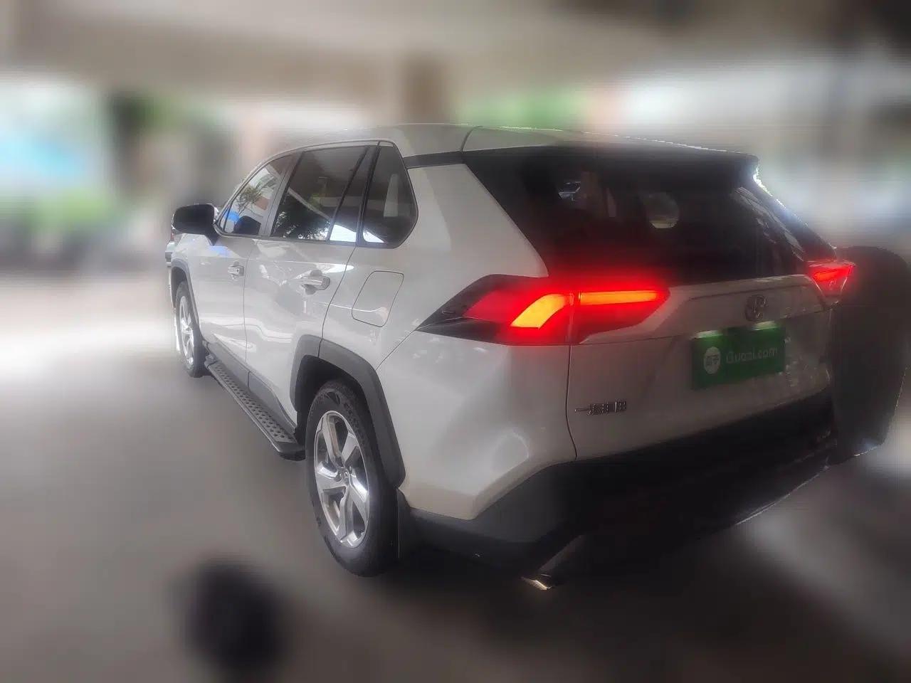 Toyota RAV4 2022 2.0L CVT Two-Wheel Drive Fashion Plus Edition — миниатюра 4