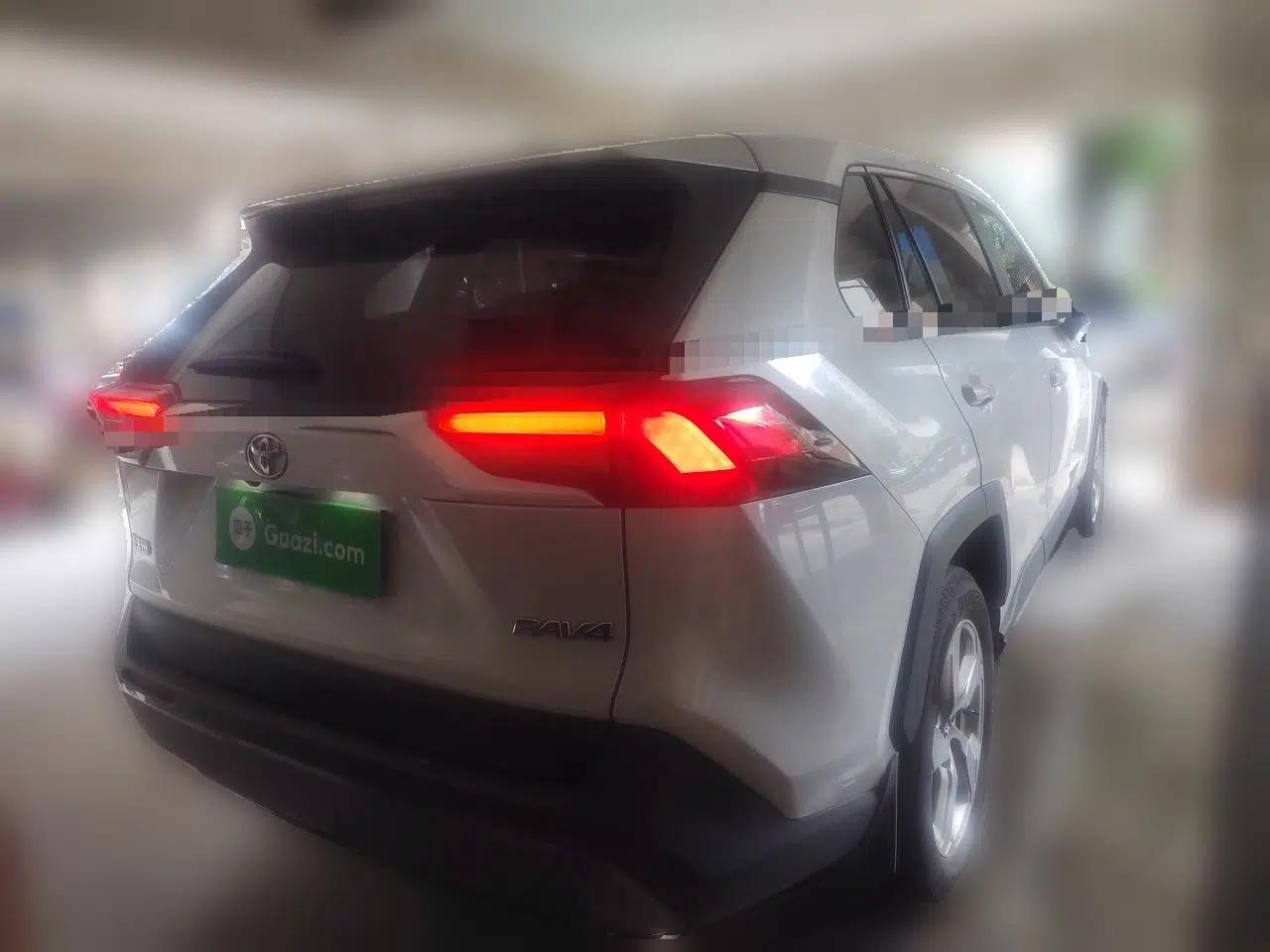 Toyota RAV4 2022 2.0L CVT Two-Wheel Drive Fashion Plus Edition — миниатюра 6