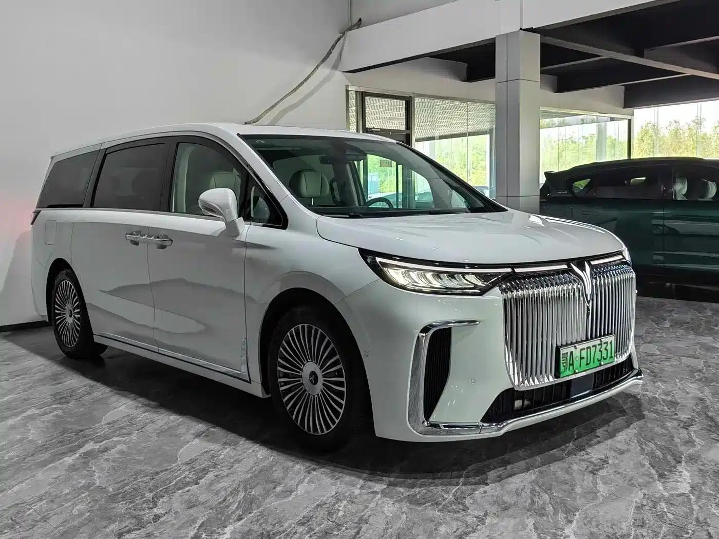 Voyah Dreamer 2025 PHEV 4WD Premium Kunpeng Edition — миниатюра 3