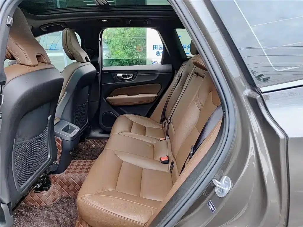 2024 Volvo XC60 B5 AWD Inscription Luxury Edition — миниатюра 8