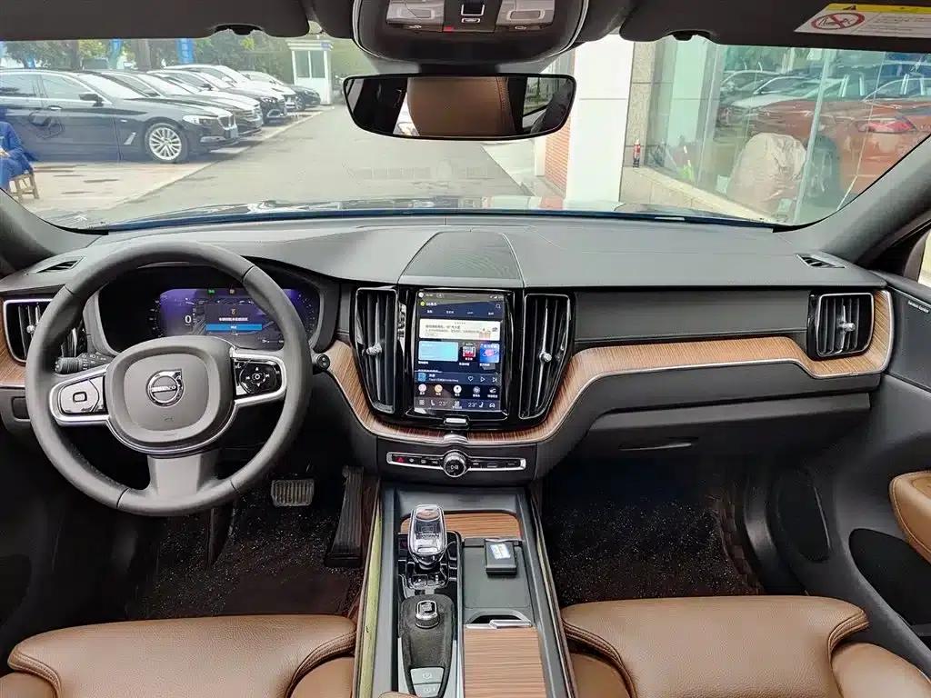 2024 Volvo XC60 B5 AWD Inscription Luxury Edition — миниатюра 10