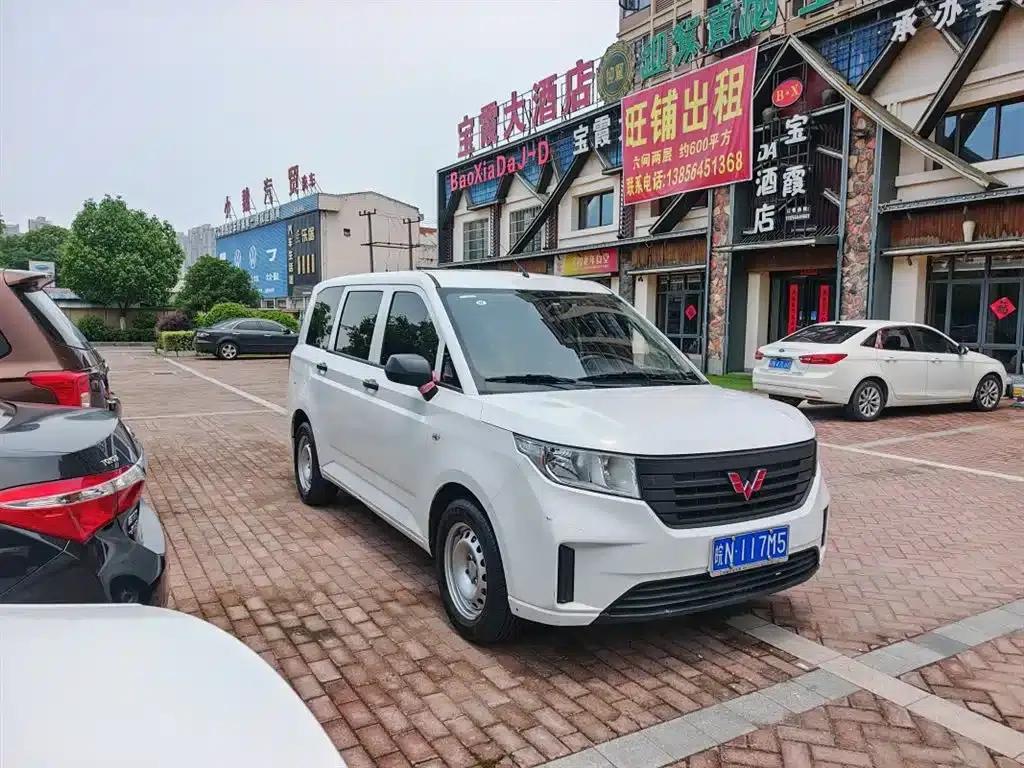 Wuling Hongguang PLUS 2020 1.5L Manual Standard 5-Seater — миниатюра 3