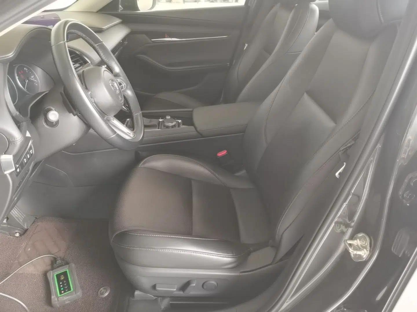 Mazda 3 Axela 2022 2.0L Automatic Zhi Rui Edition — миниатюра 17