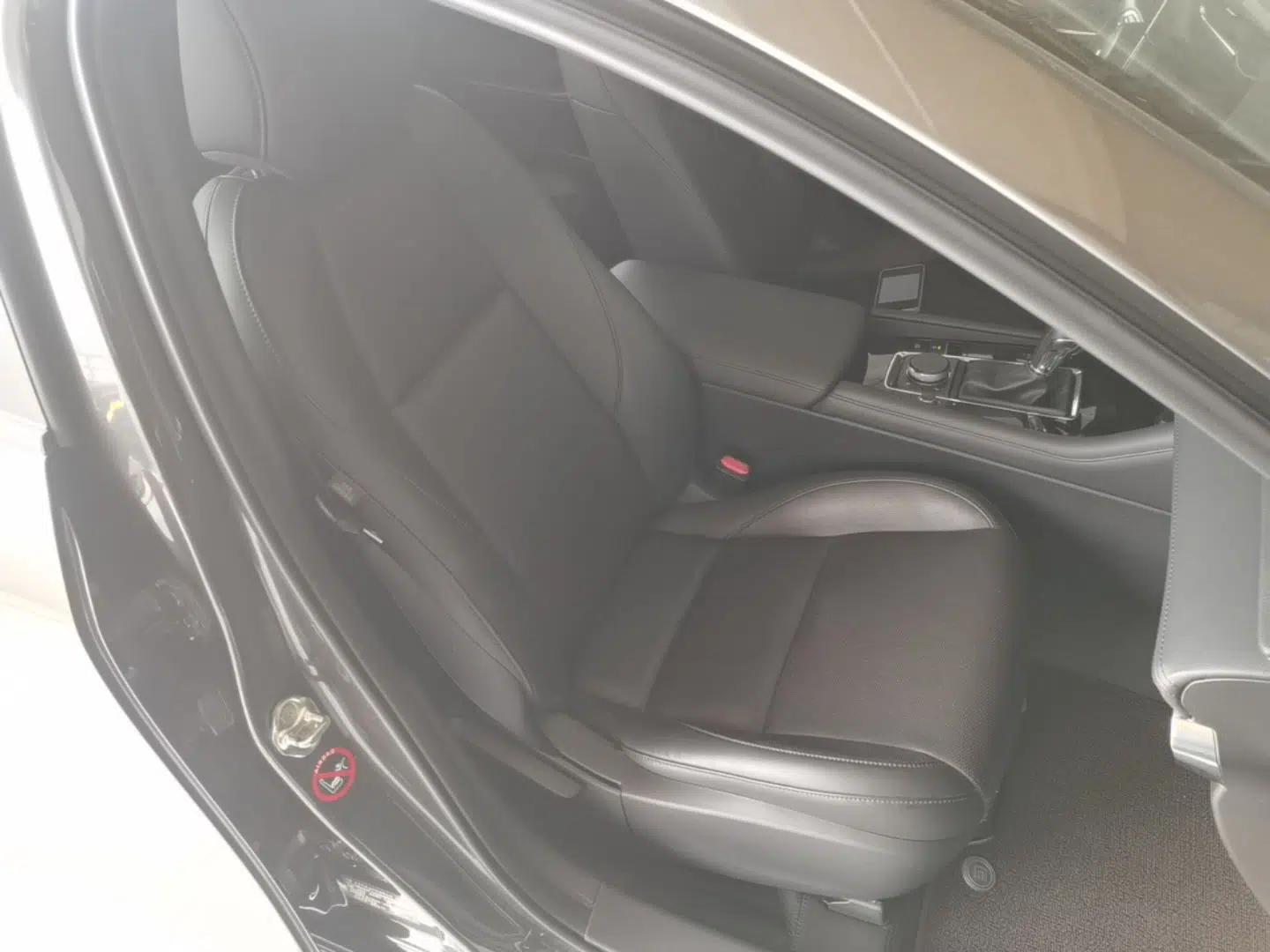 Mazda 3 Axela 2022 2.0L Automatic Zhi Rui Edition — миниатюра 19