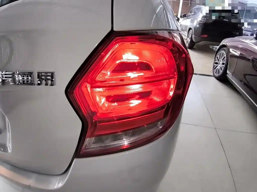 Chevrolet Aveo RV 2018 1.5L Automatic Smart Edition — миниатюра 8