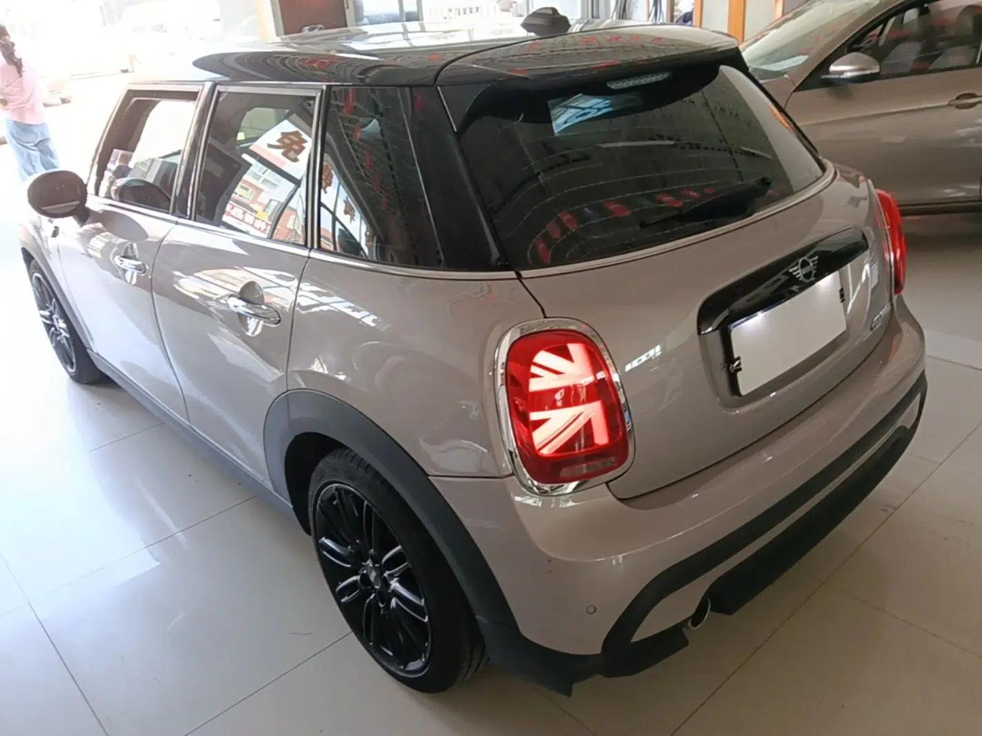 MINI 2022 1.5T COOPER Artist Five-Door Edition — миниатюра 4