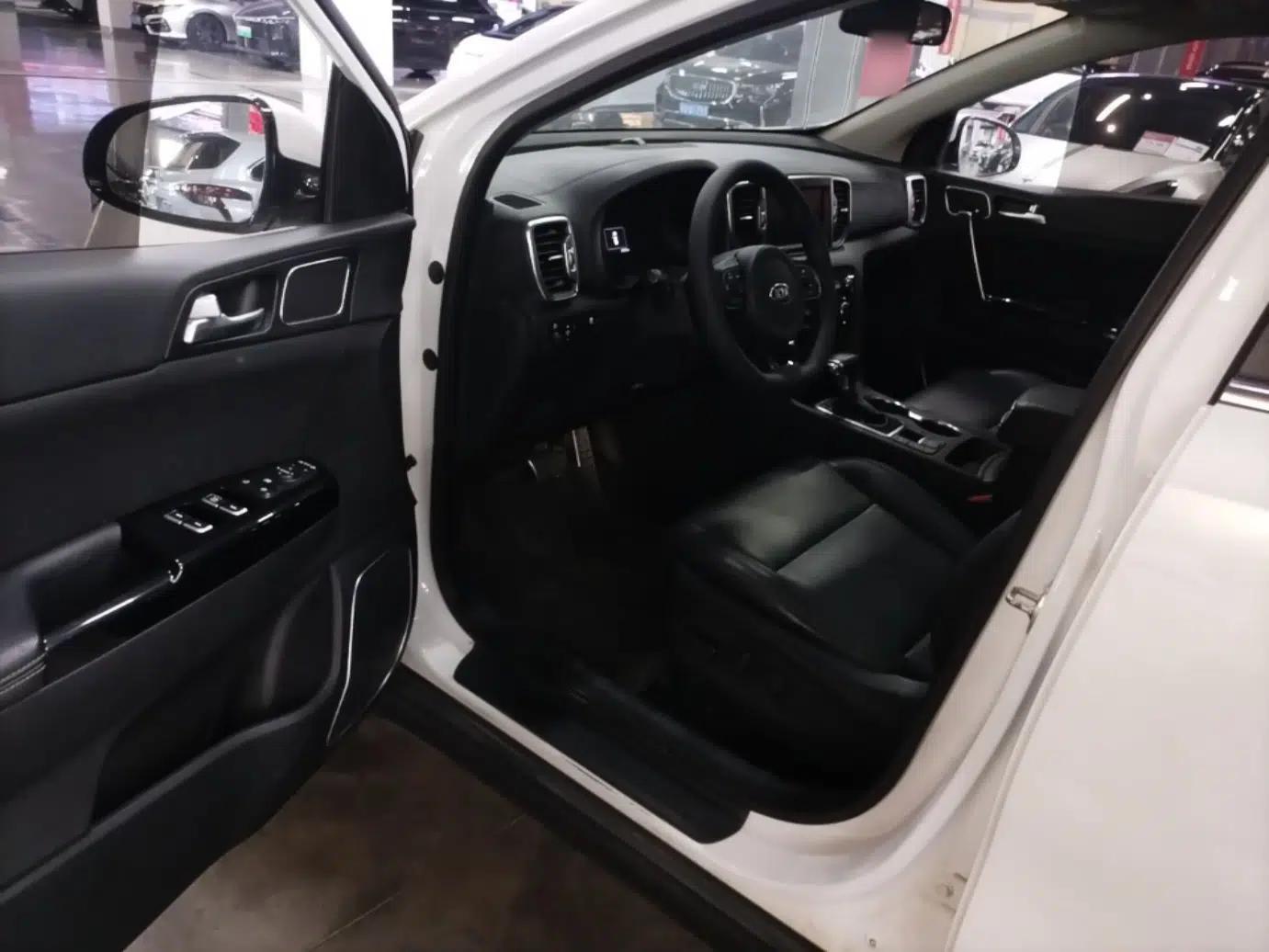 Kia KX5 2017 1.6T Automatic Two-Wheel Drive 15th Anniversary Special Edition DLX — миниатюра 18