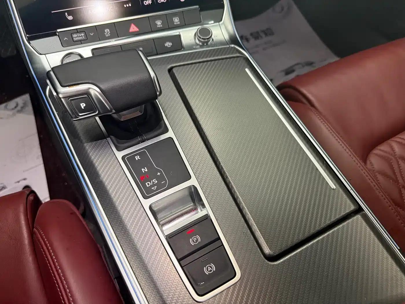 2024 Audi A7L 45 TFSI quattro Black Edition — миниатюра 10