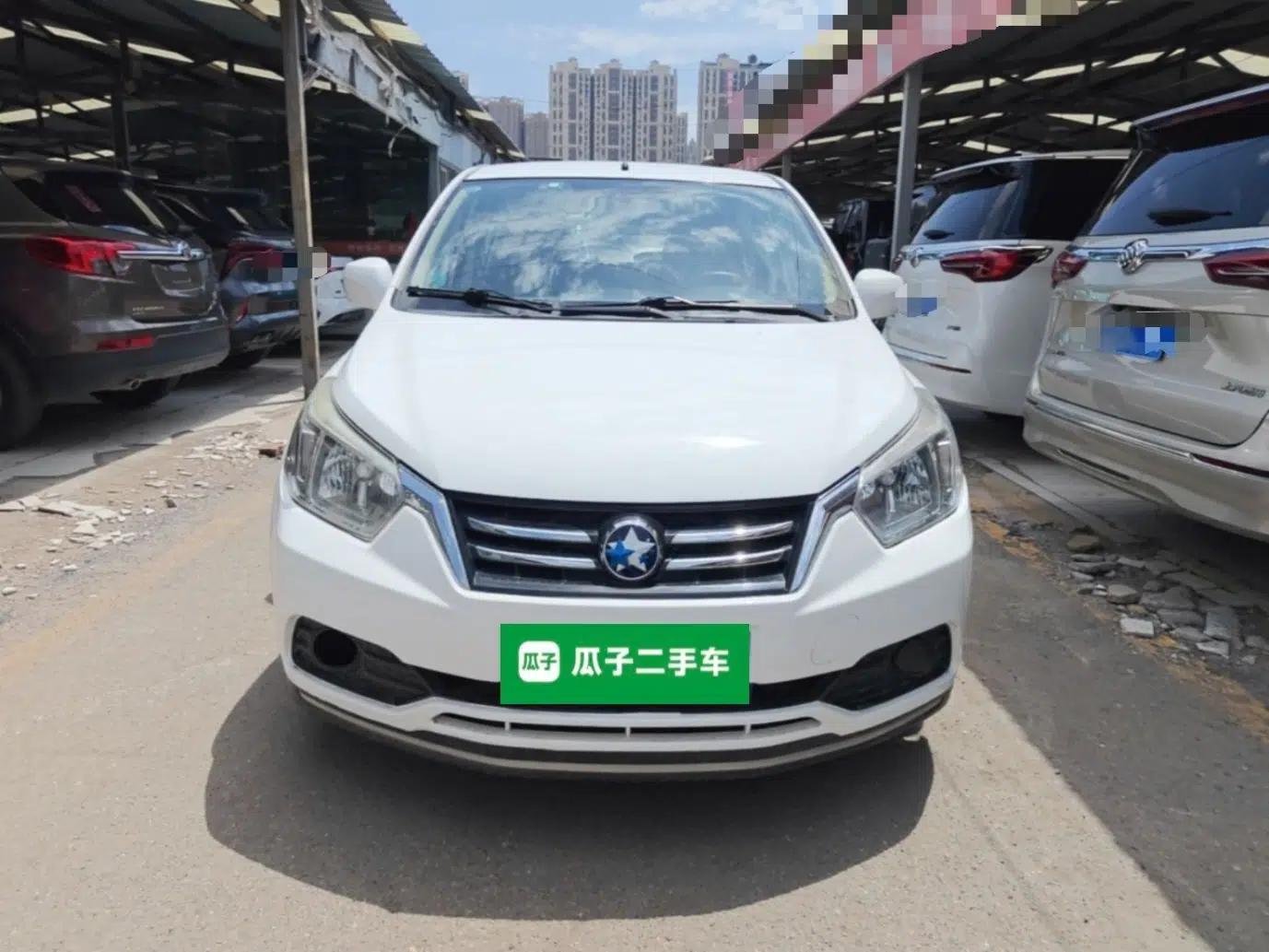 Venucia R50 2015 1.6L Automatic Fashion Edition — миниатюра 2