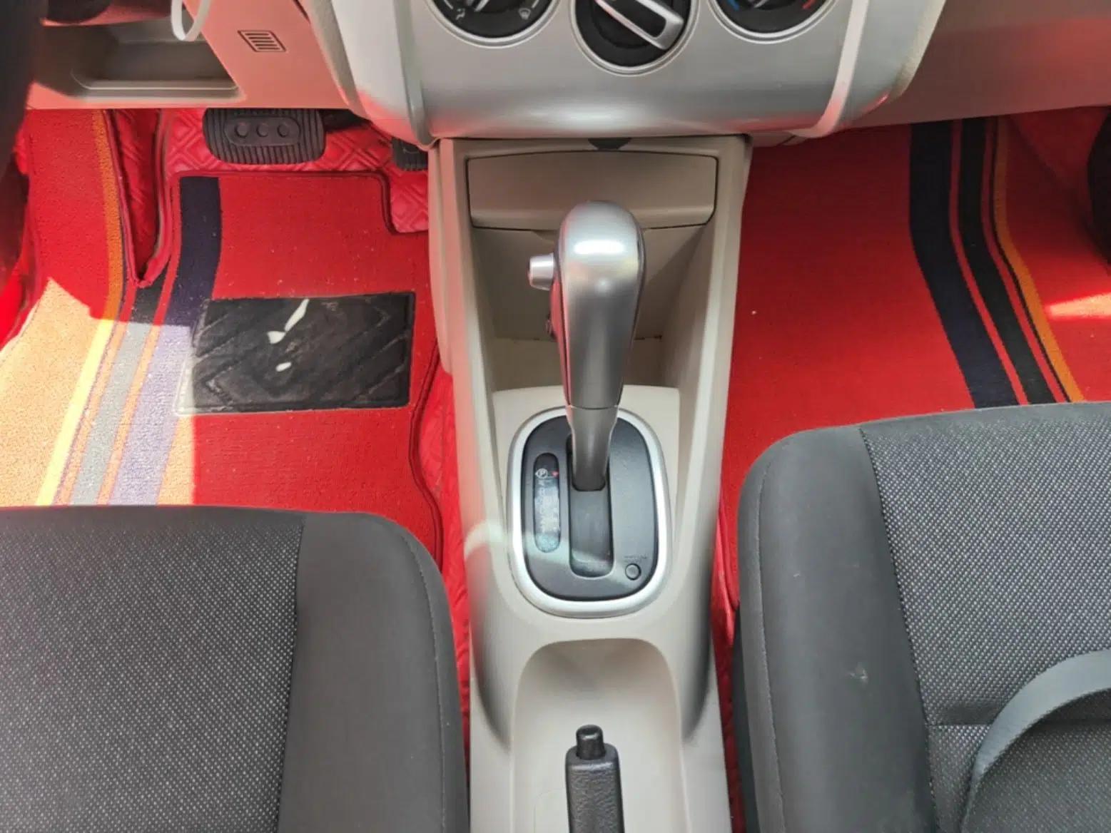 Venucia R50 2015 1.6L Automatic Fashion Edition — миниатюра 16