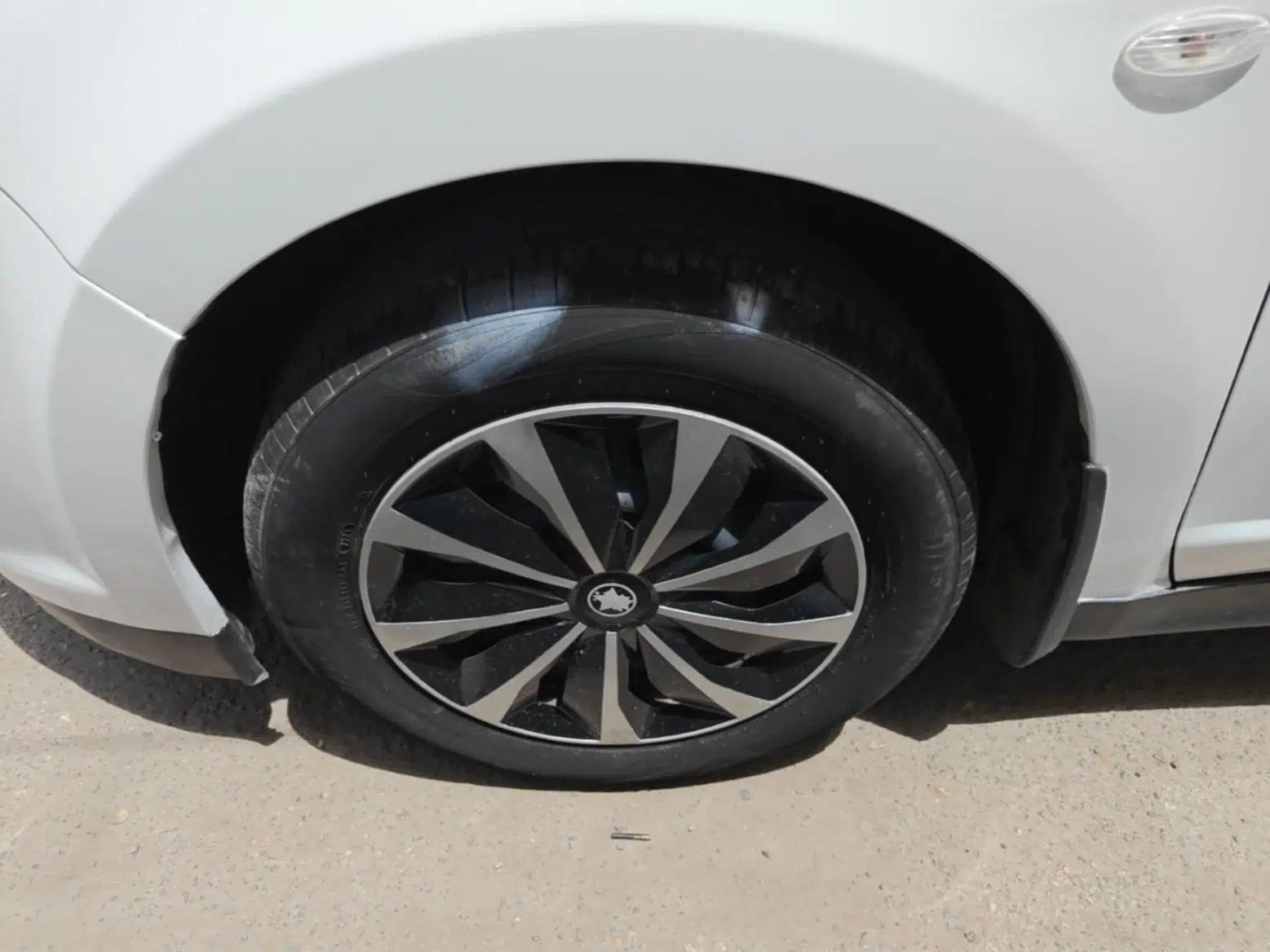 Venucia R50 2015 1.6L Automatic Fashion Edition — миниатюра 10