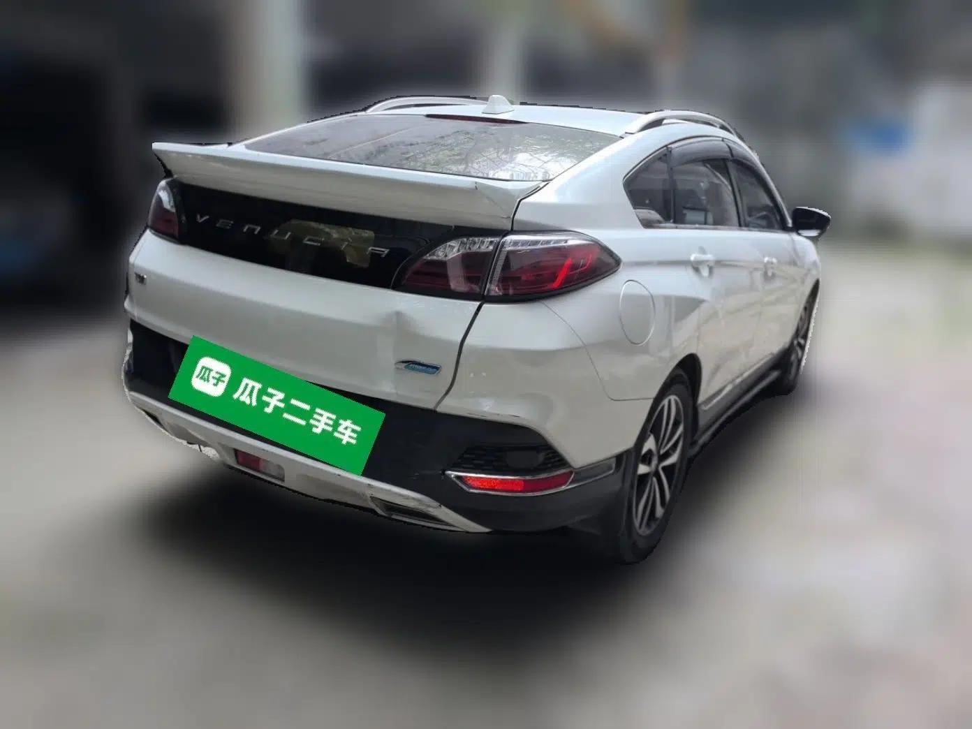 Venucia T90 2018 2.0L CVT Smart Connect Luxury Edition China V Standard — миниатюра 6