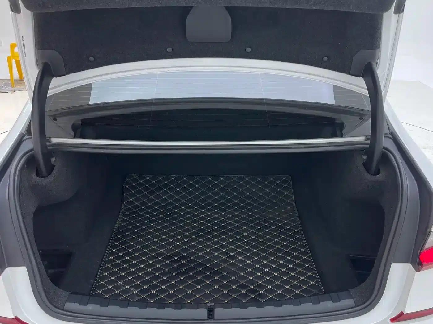 2022 BMW 3 Series 320Li M Sport Package — миниатюра 17