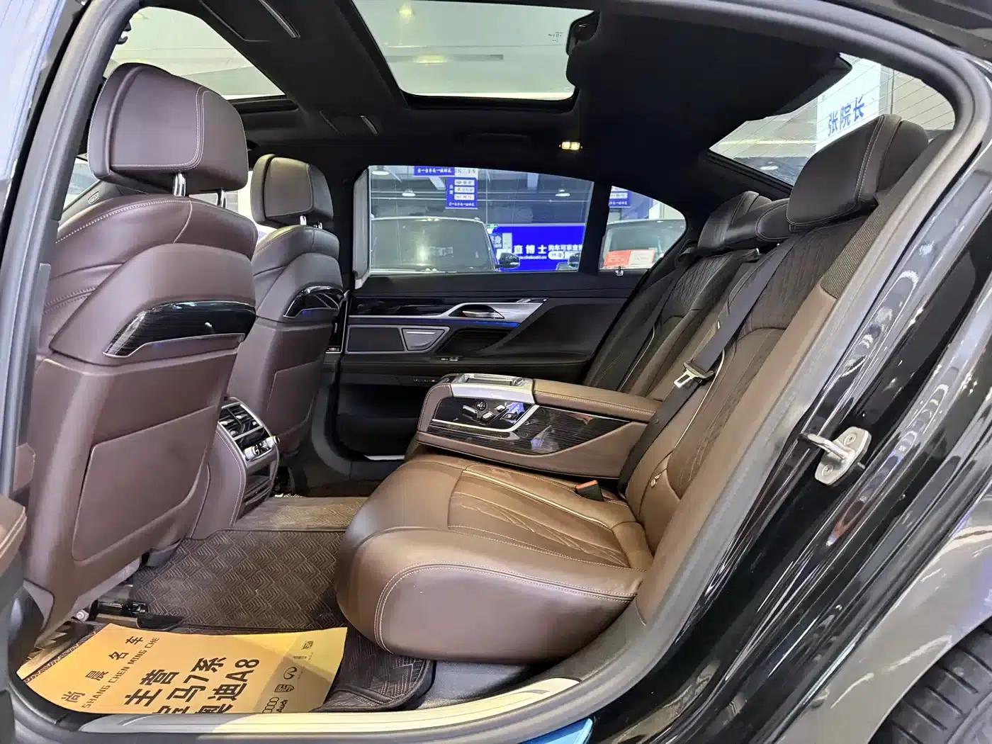2021 BMW 7 Series 730Li M Sport Package — миниатюра 12