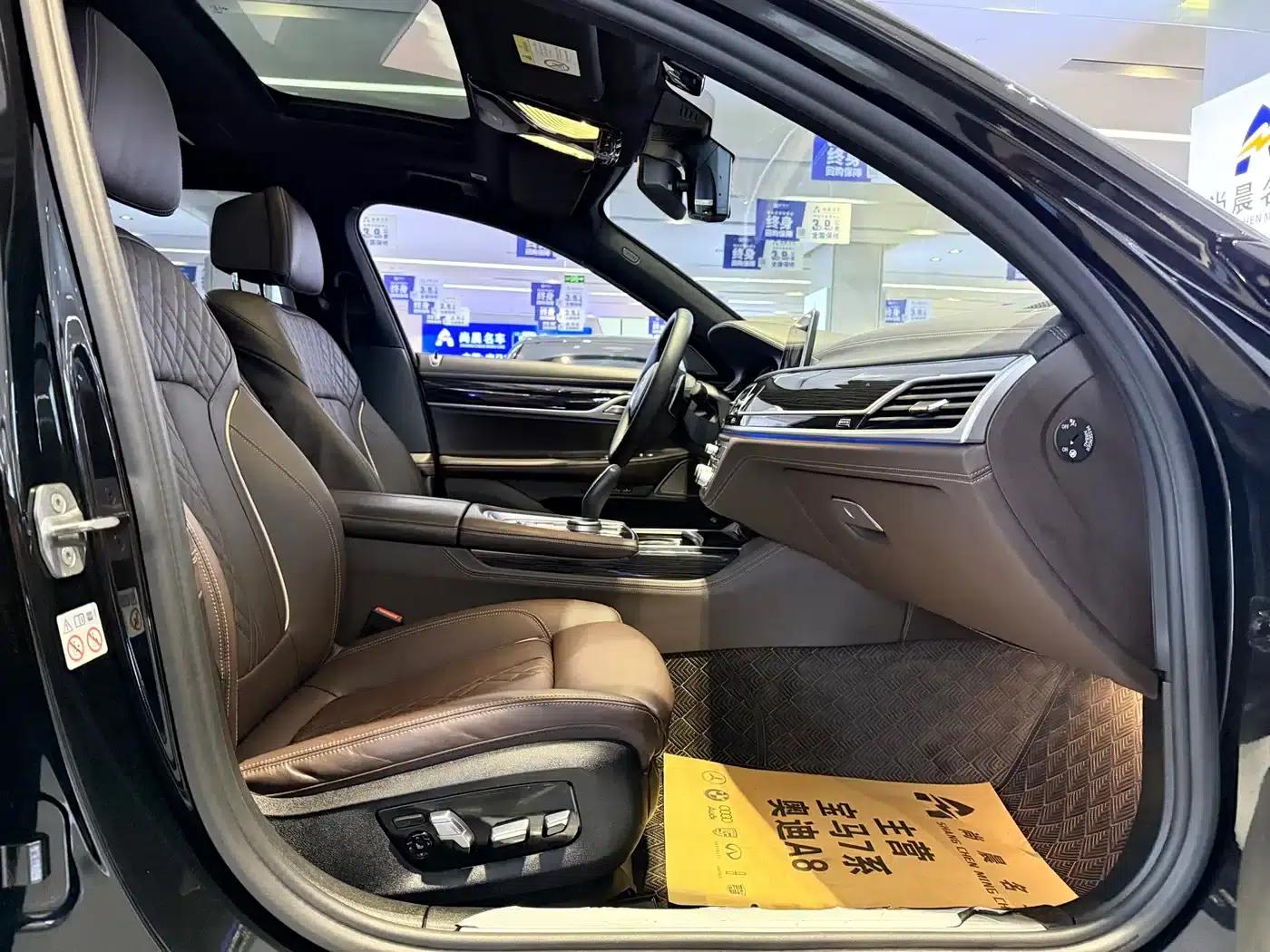 2021 BMW 7 Series 730Li M Sport Package — миниатюра 8