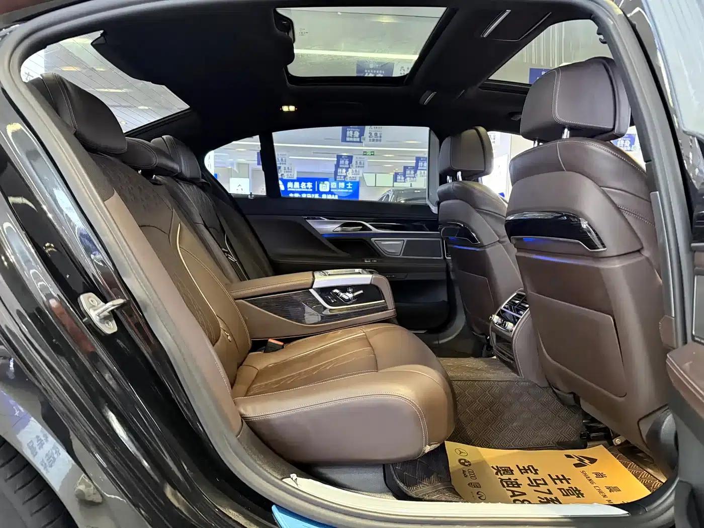 2021 BMW 7 Series 730Li M Sport Package — миниатюра 10