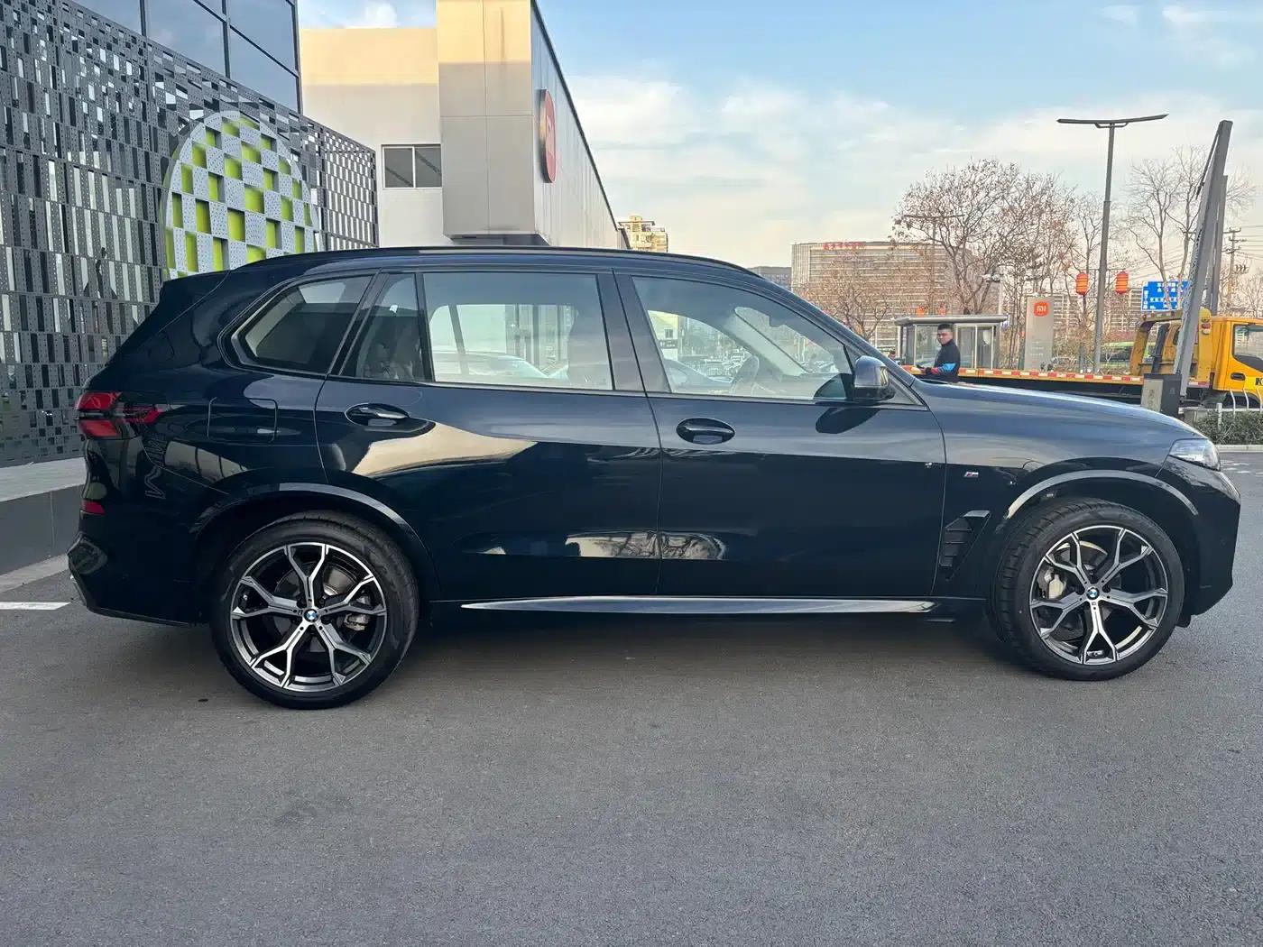 BMW X5 2023 xDrive 30Li M Sport Shadow Edition — миниатюра 3