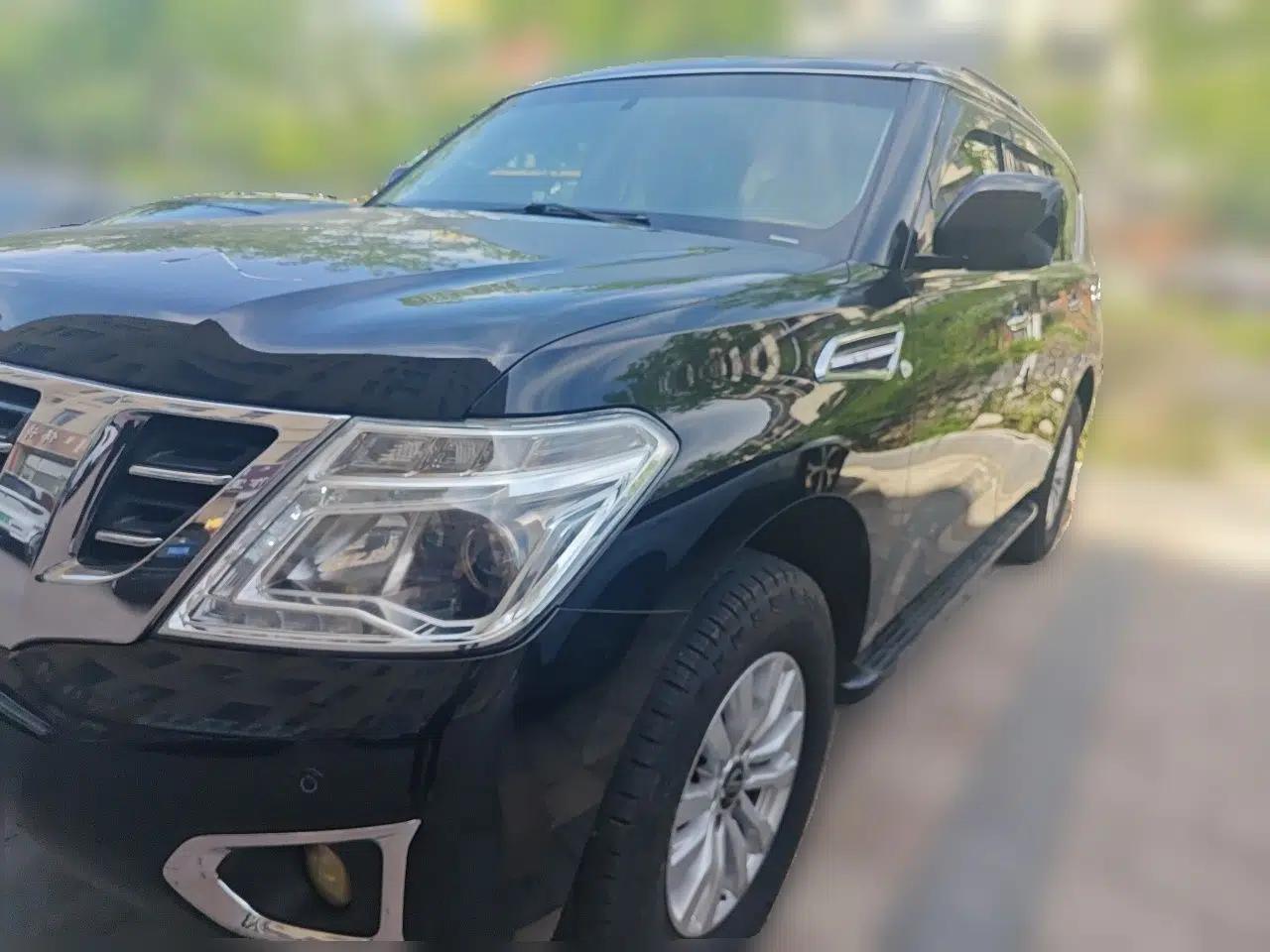 Nissan Patrol Nissan Patrol 4.0 gasoline, four-wheel drive, Middle East specification, with underbody-mounted spare tire. — миниатюра 1