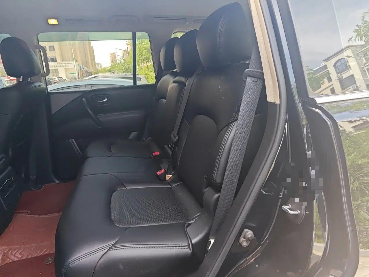 Nissan Patrol Nissan Patrol 4.0 gasoline, four-wheel drive, Middle East specification, with underbody-mounted spare tire. — миниатюра 17