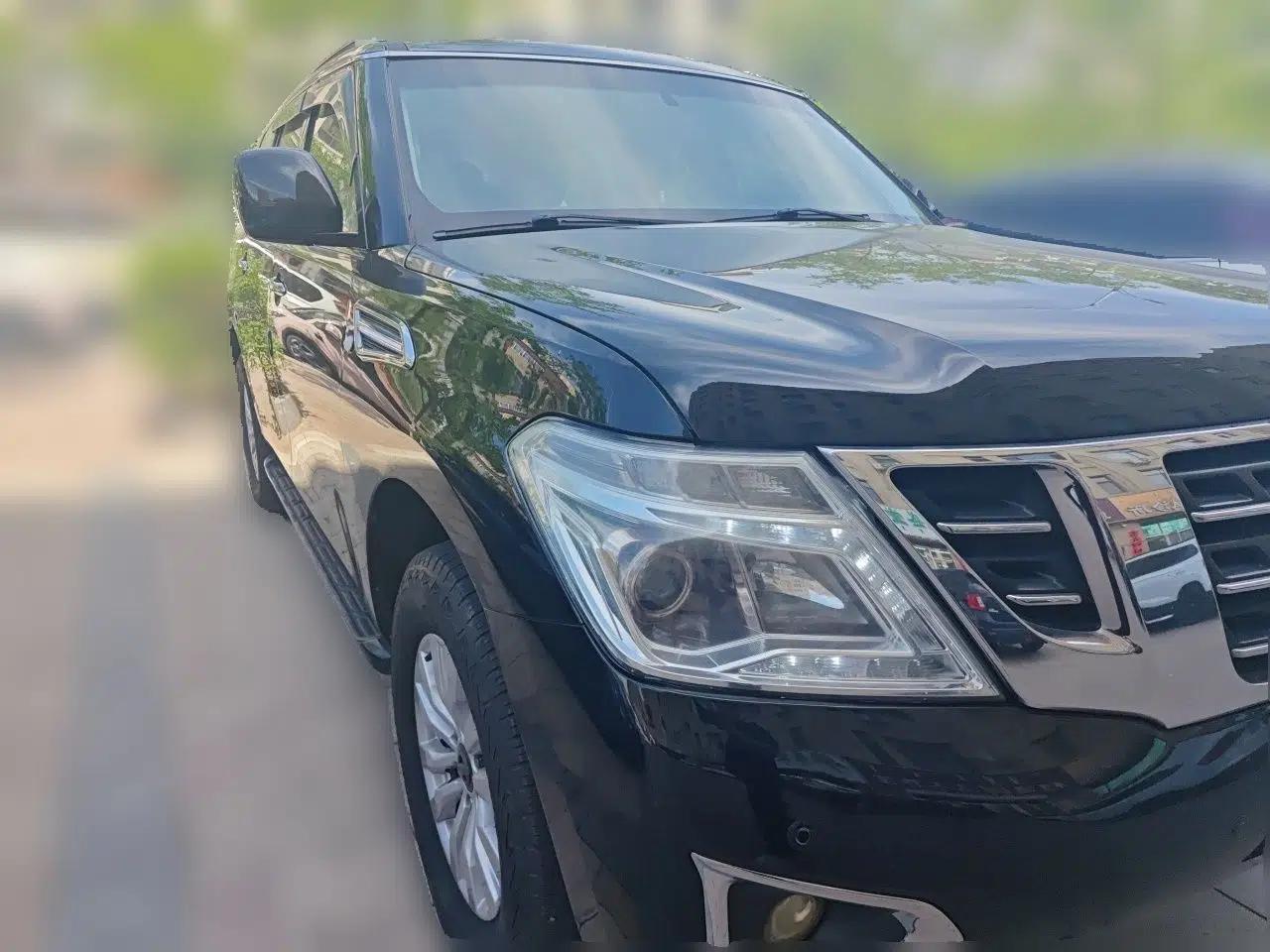 Nissan Patrol Nissan Patrol 4.0 gasoline, four-wheel drive, Middle East specification, with underbody-mounted spare tire. — миниатюра 3