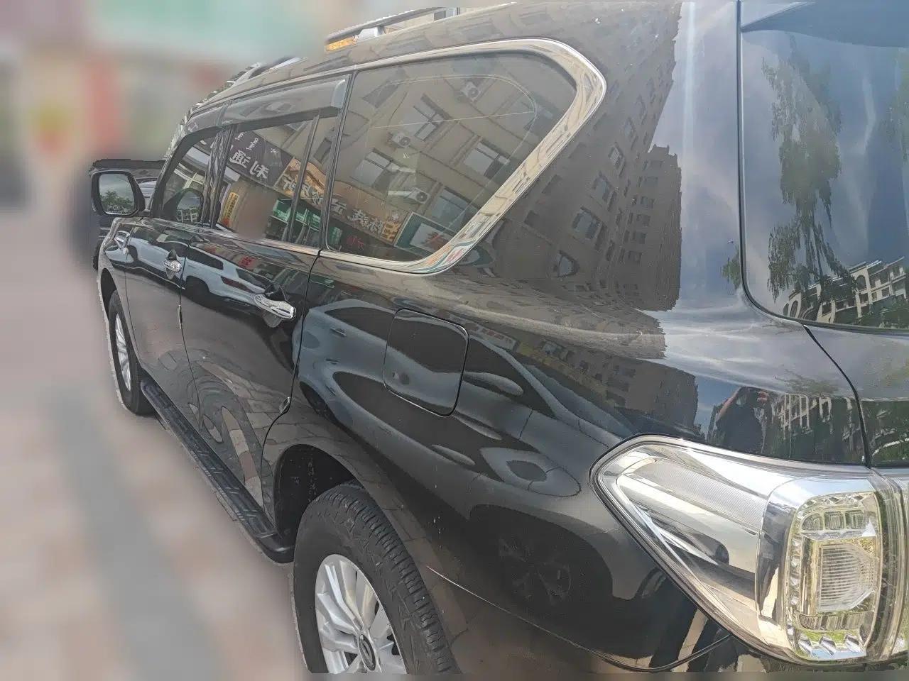 Nissan Patrol Nissan Patrol 4.0 gasoline, four-wheel drive, Middle East specification, with underbody-mounted spare tire. — миниатюра 4