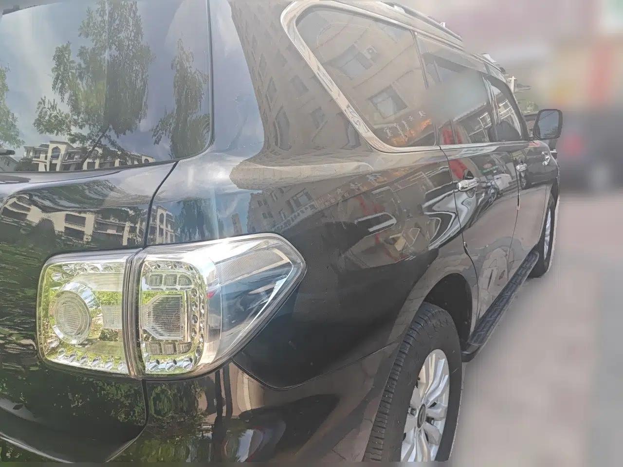 Nissan Patrol Nissan Patrol 4.0 gasoline, four-wheel drive, Middle East specification, with underbody-mounted spare tire. — миниатюра 6