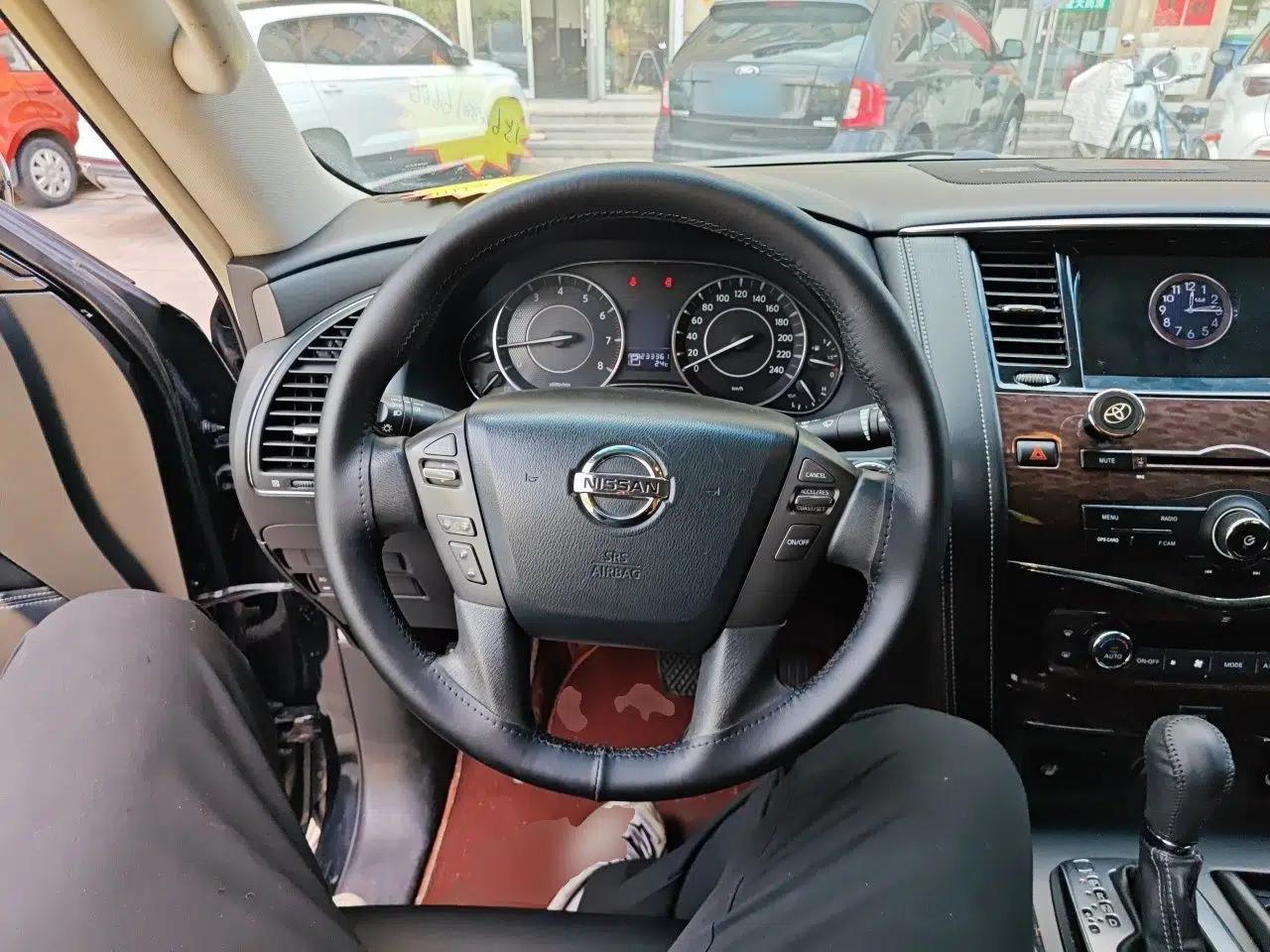 Nissan Patrol Nissan Patrol 4.0 gasoline, four-wheel drive, Middle East specification, with underbody-mounted spare tire. — миниатюра 10