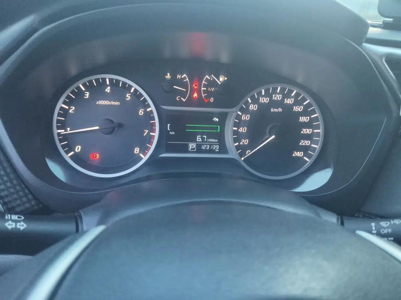 Nissan Lannia 2016 1.6L CVT Smart Cool Edition — миниатюра 11