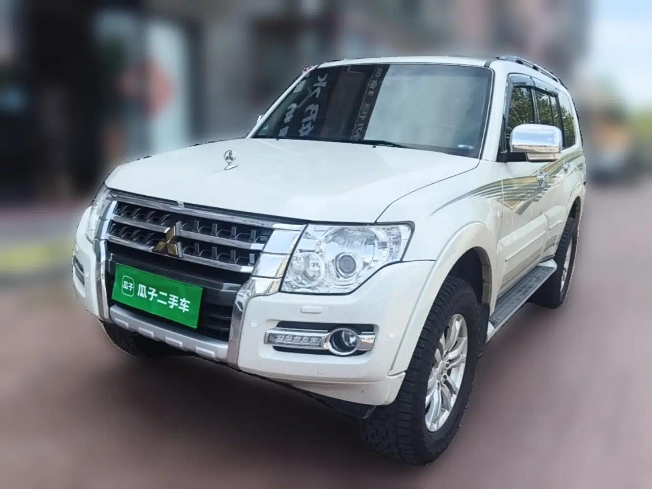 Mitsubishi Pajero (Parallel Import) 2019 Pajero 3.8L, 7 seats, no sunroof — миниатюра 1