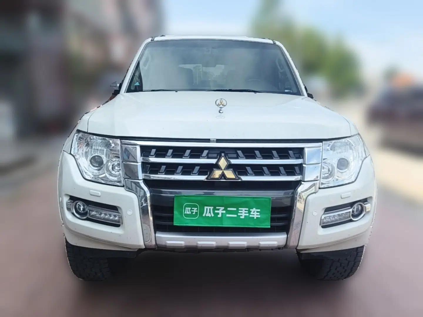 Mitsubishi Pajero (Parallel Import) 2019 Pajero 3.8L, 7 seats, no sunroof — миниатюра 2