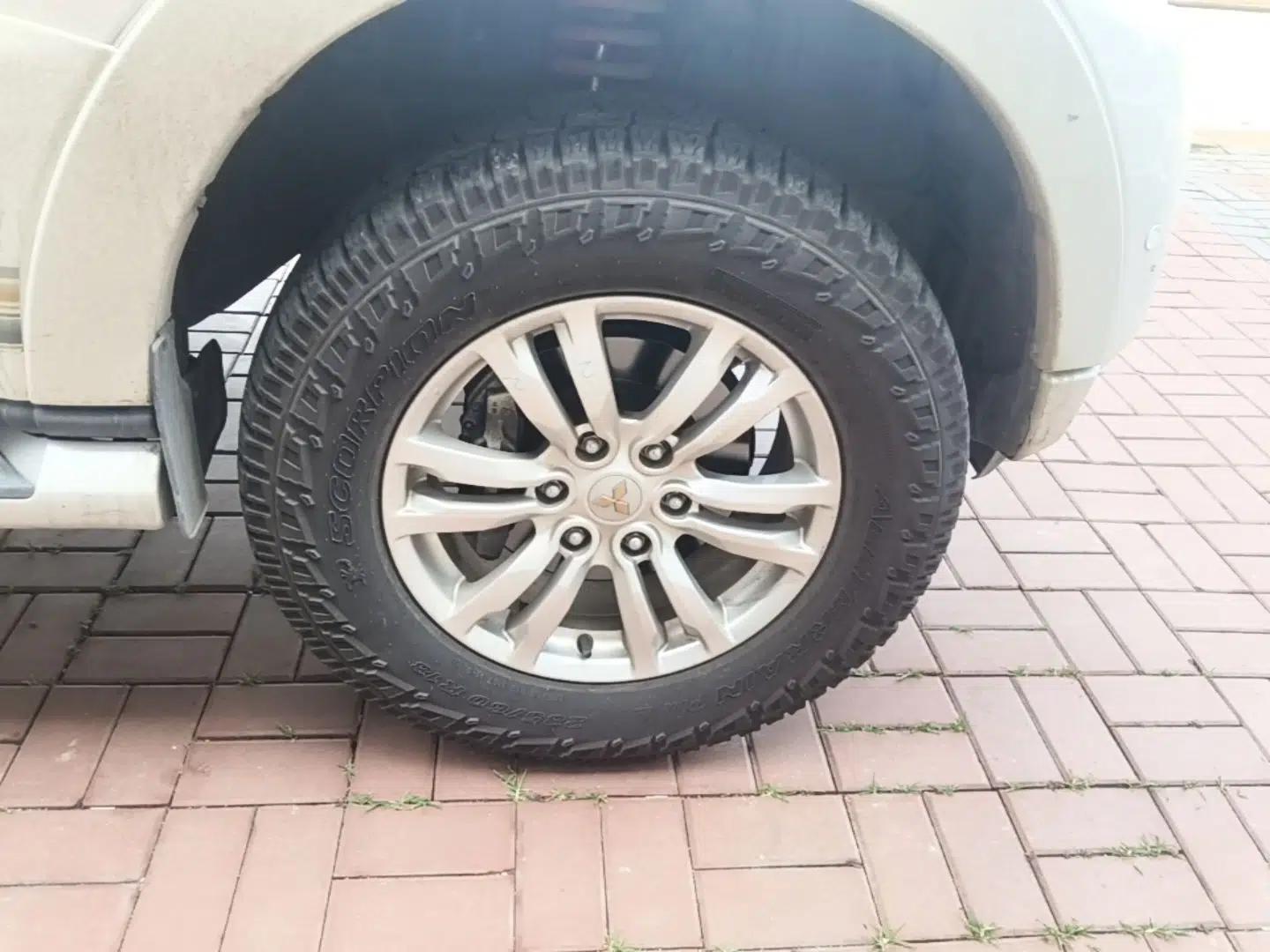 Mitsubishi Pajero (Parallel Import) 2019 Pajero 3.8L, 7 seats, no sunroof — миниатюра 8