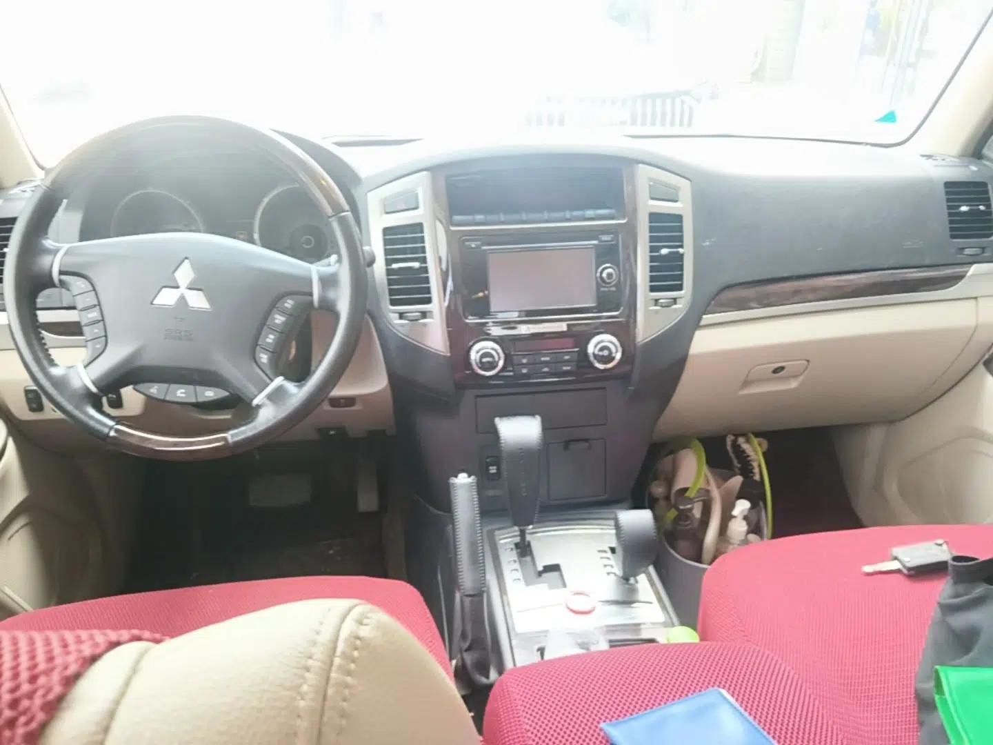 Mitsubishi Pajero (Parallel Import) 2019 Pajero 3.8L, 7 seats, no sunroof — миниатюра 9